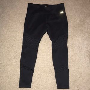black workout leggings